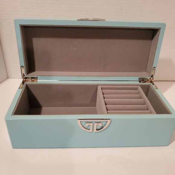 Avon Trinket Box in Robin's Egg Blue - Picture 2 of 7